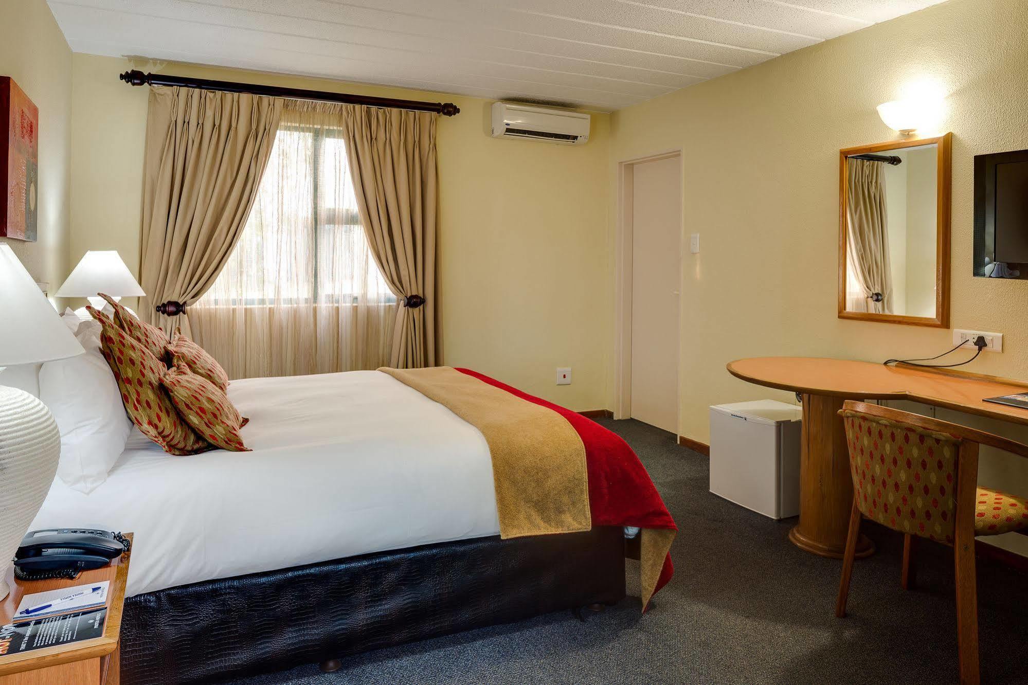 Protea Hotel By Marriott Polokwane Landmark Exteriör bild